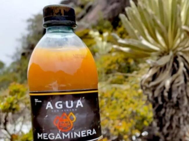 El agua embotellada que están entregando contaminada