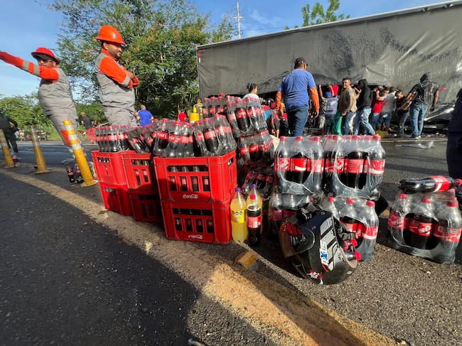 Camión que transportaba gaseosas se incendió saliendo de El Carmen de Bolívar