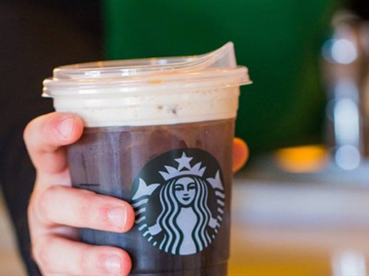 Starbucks eliminará los pitillos de sus tiendas