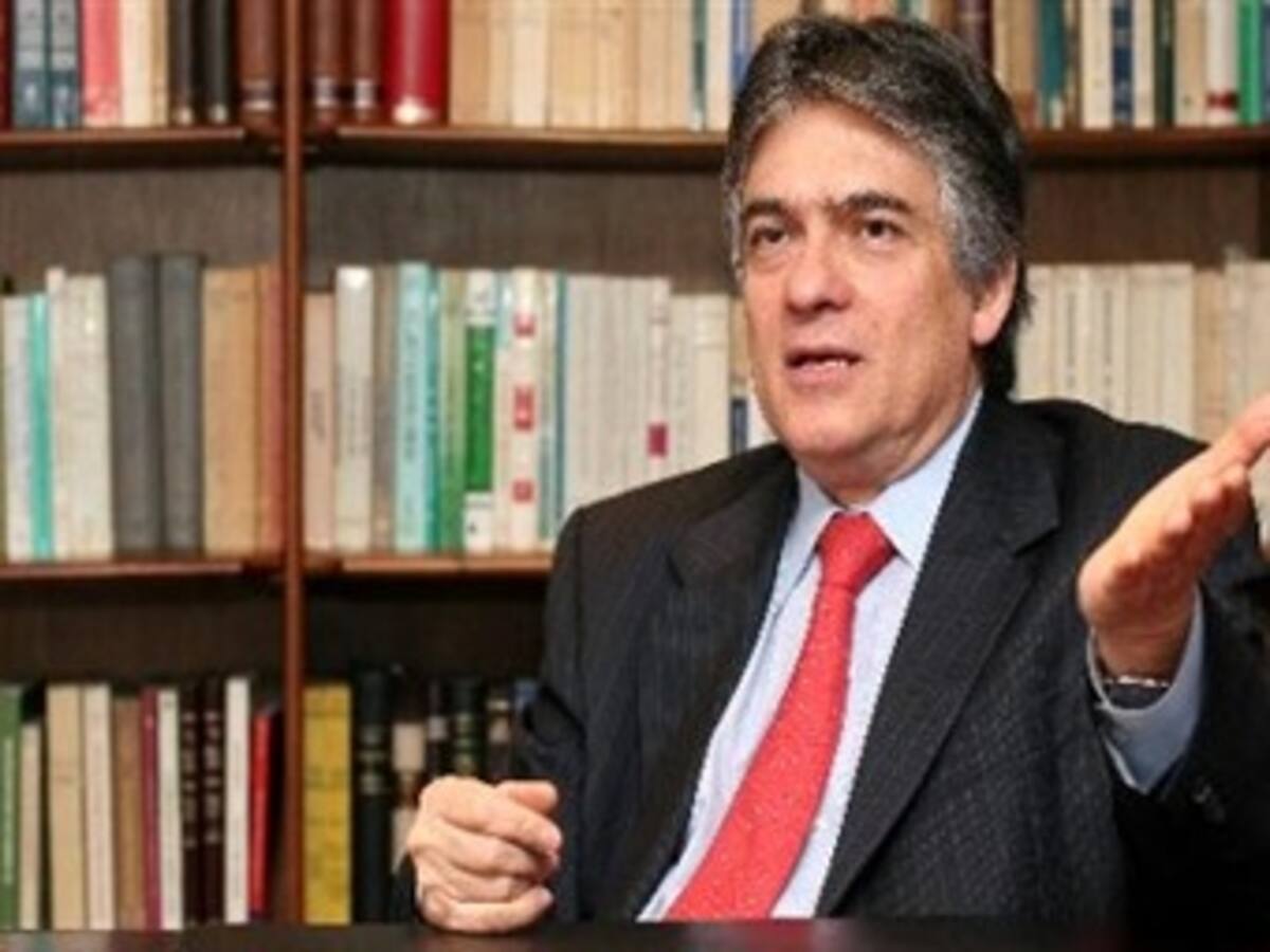 Pliego de cargos por 'chuzadas es una decisión tardía e insuficiente: Ramiro Bejarano