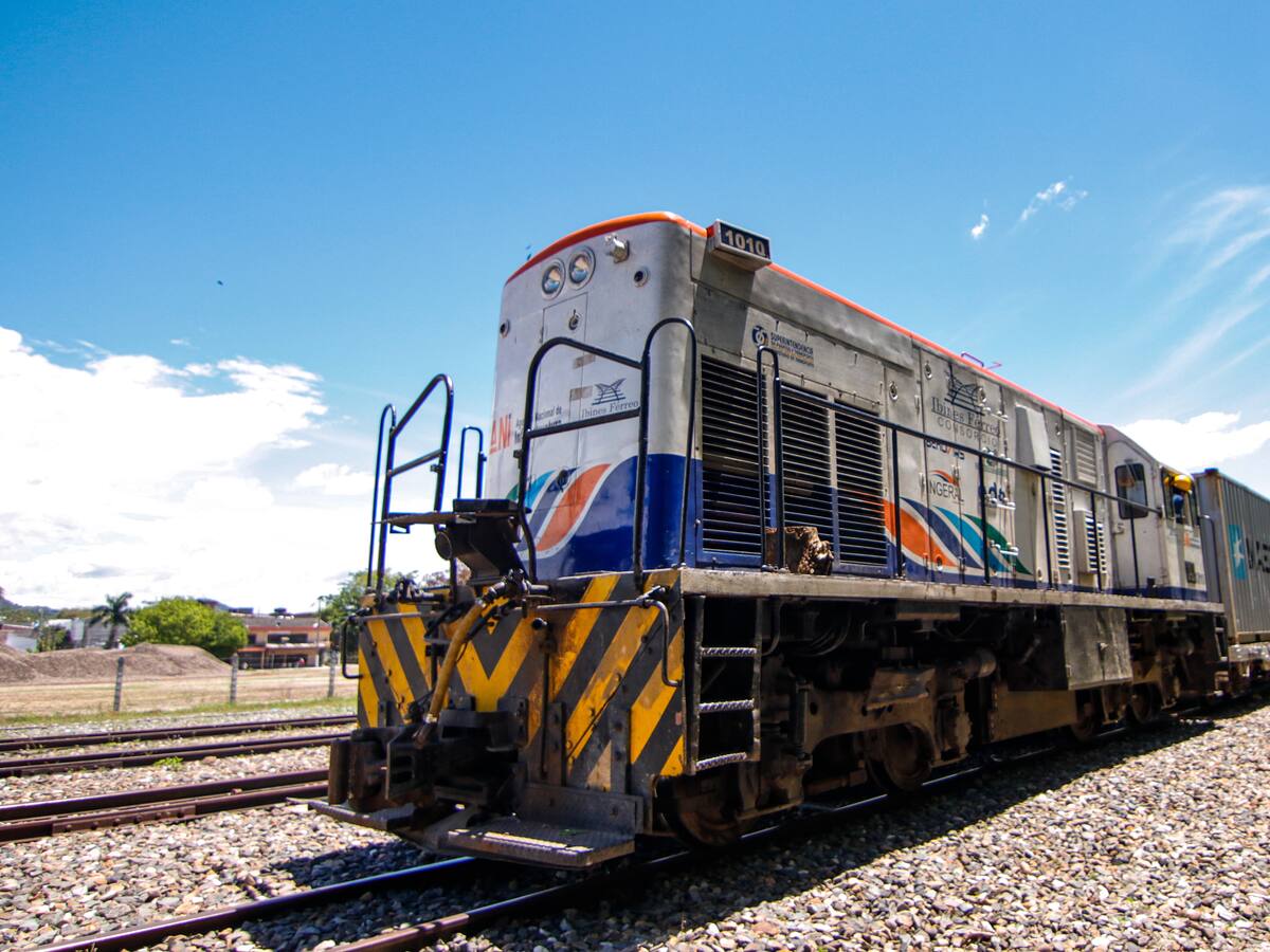 Colombia pide levantar bloqueo a Cuba tras salida de lista de países que apoyan el terrorismo