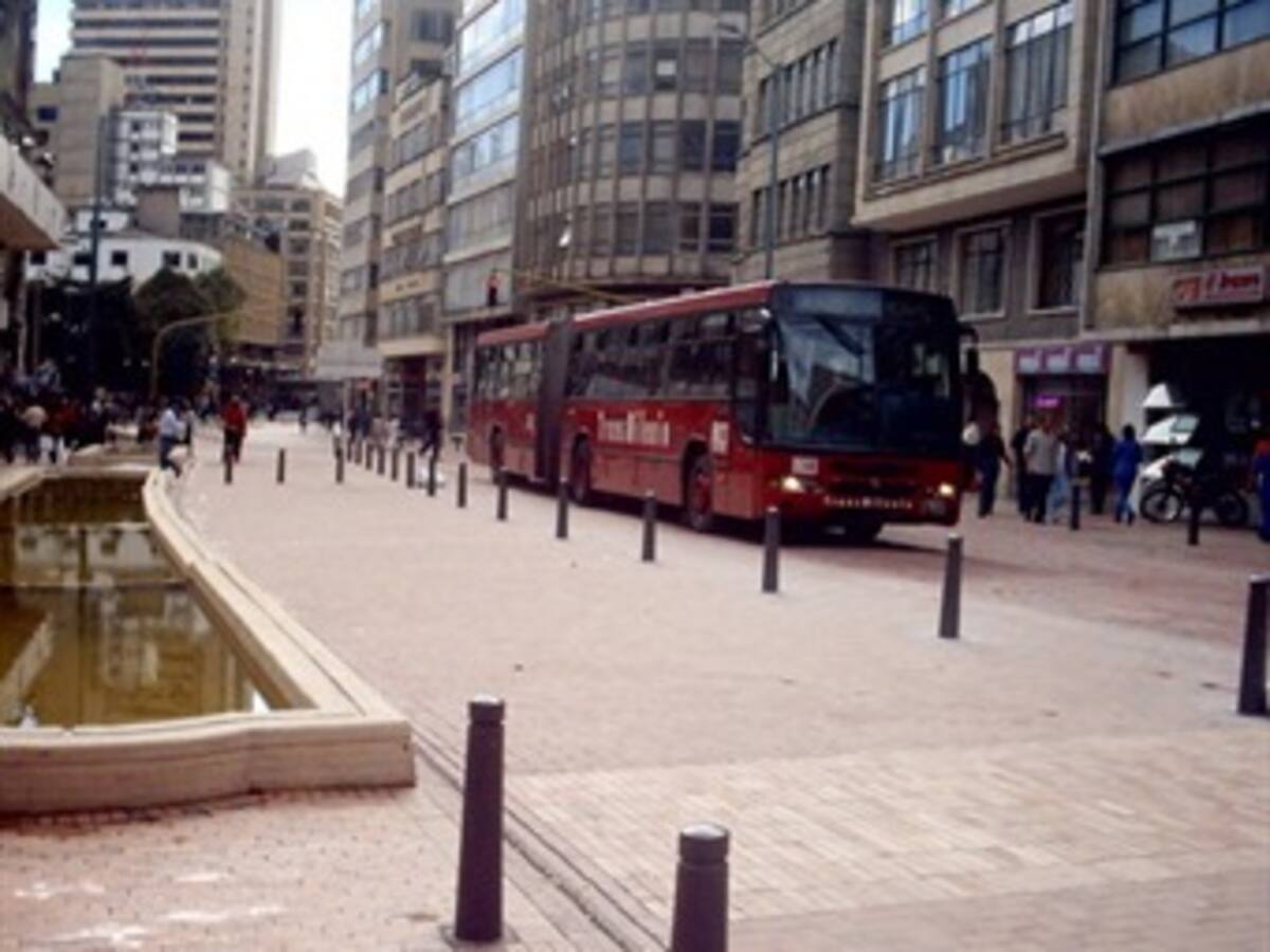 IDU estudia cambiar adoquines de Transmilenio del Eje Ambiental por losas de concreto