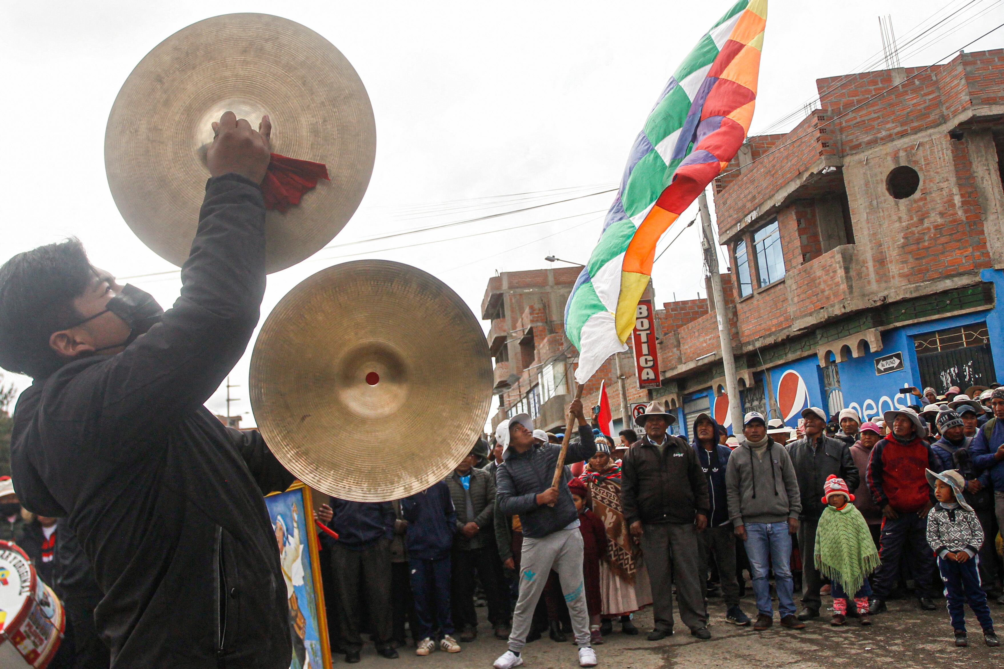 People say goodbye to demonstrators as they depart to Lima to protest against the government of Peruvian President Dina Boluarte in the city of Ilave, Puno, southern Peru on January 17, 2023. - Peruvian President Dina Boluarte asked this Tuesday to the hundreds of protesters from various regions of the country who are heading to Lima to protest against their government to do so in "peace and calm." (Photo by Juan Carlos CISNEROS / AFP) (Photo by JUAN CARLOS CISNEROS/AFP via Getty Images)