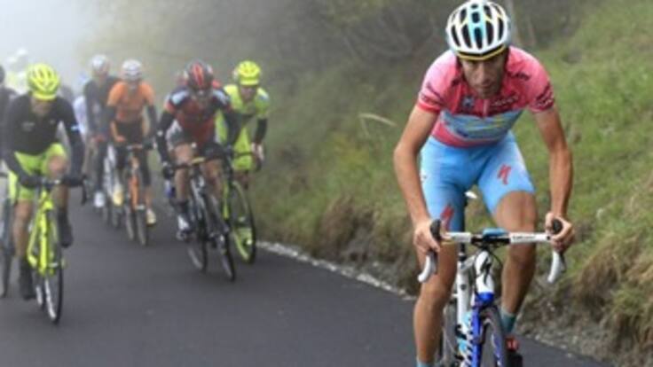 Resumen: 10:00 am: Vincenso Nibali gana la etapa 18 del Giro de Italia