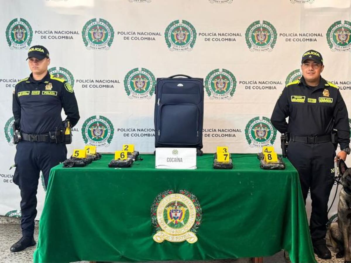 Abandonaron maleta con cocaína y GPS en el aeropuerto El Dorado de Bogotá: esto se sabe