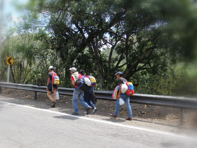 Restringen movimiento de caminantes venezolanos en la ruta Cúcuta –Pamplona