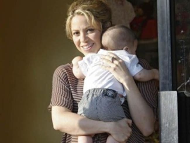 Vea las fotos de Shakira dando un paseo con su hijo Milán