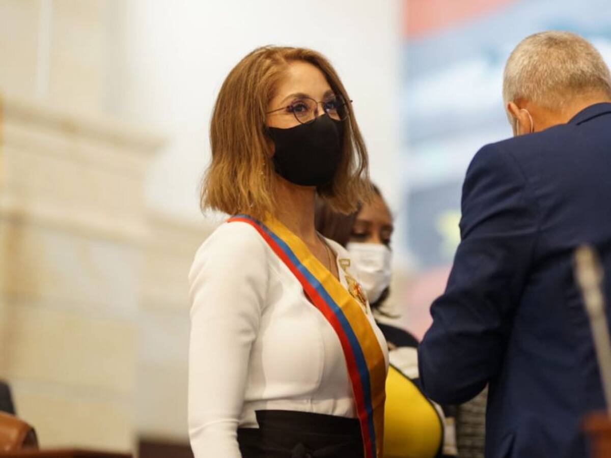 Coautora de tesis de Arias buscó reemplazar documento denunciado por plagio