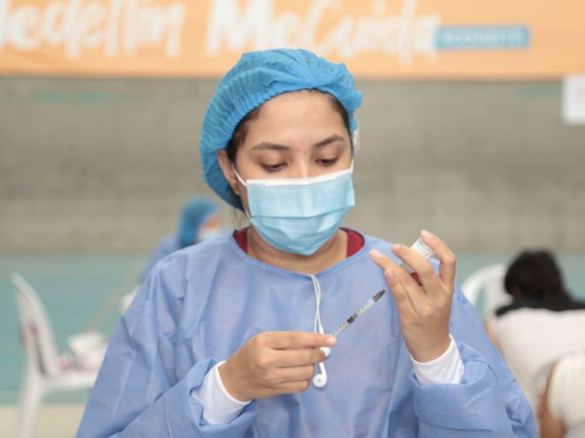 Vacunación en Medellín en navidad y año nuevo será hasta el mediodía