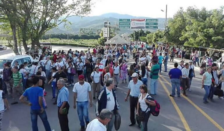 Paso de venezolanos a Colombia