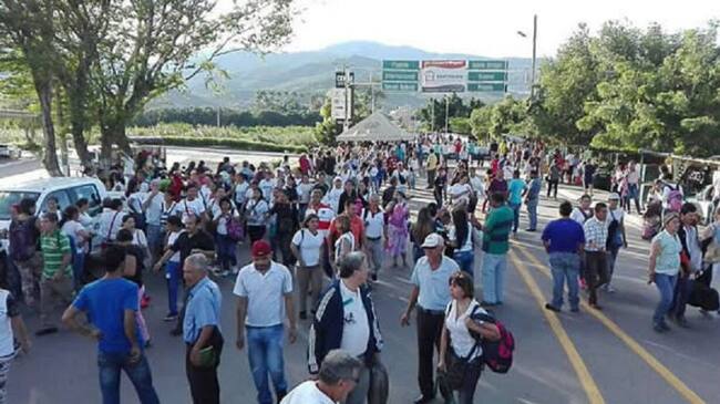Paso de venezolanos a Colombia