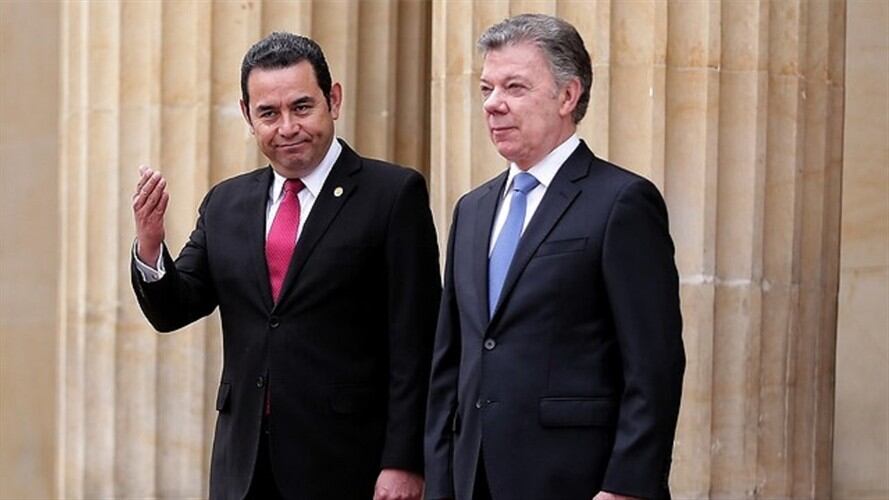 Jimmy Morales, presidente de Guatemala, y Juan Manuel Santos, presidente de Colombia. Foto: Colprensa