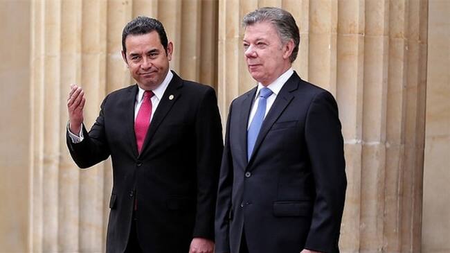 Jimmy Morales, presidente de Guatemala, y Juan Manuel Santos, presidente de Colombia. Foto: Colprensa