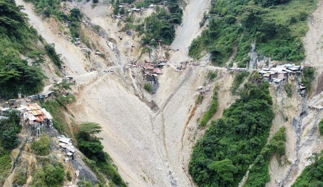 Curso de la avalancha en la quebrada Pantanos