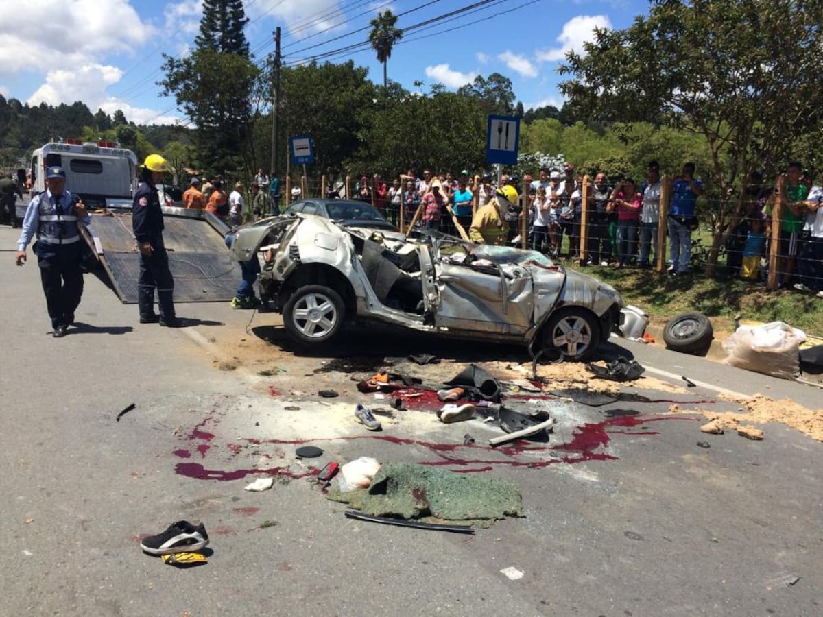 La tragedia se produjo cerca de El Guarne. Entre los muertos hay cuatro jugadores de las Águilas Doradas.