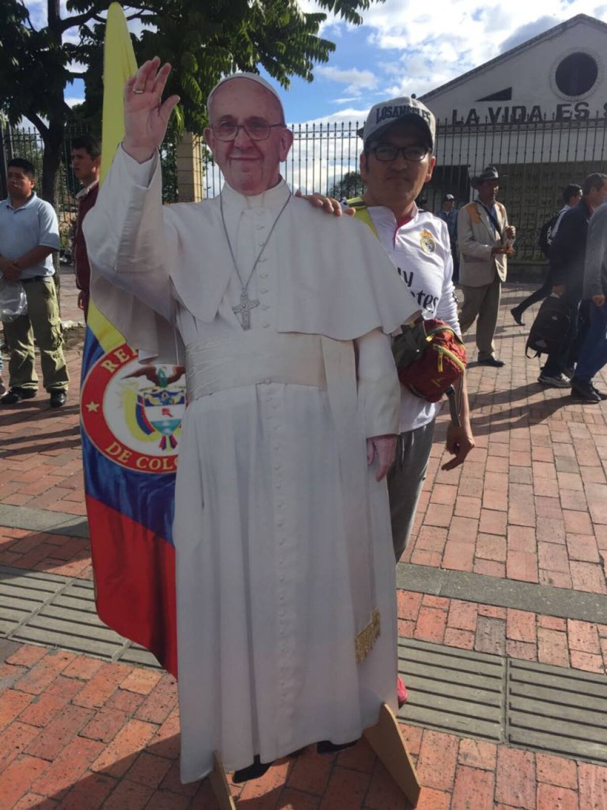 Afiches y carteles hicieron parte de las calles de Bogotá