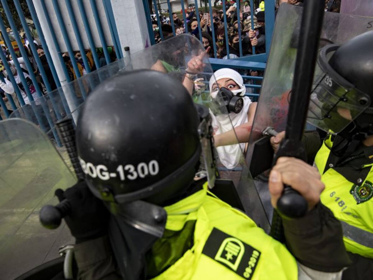 Investigación disciplinaria a policía agresor de joven en protesta de Tunja