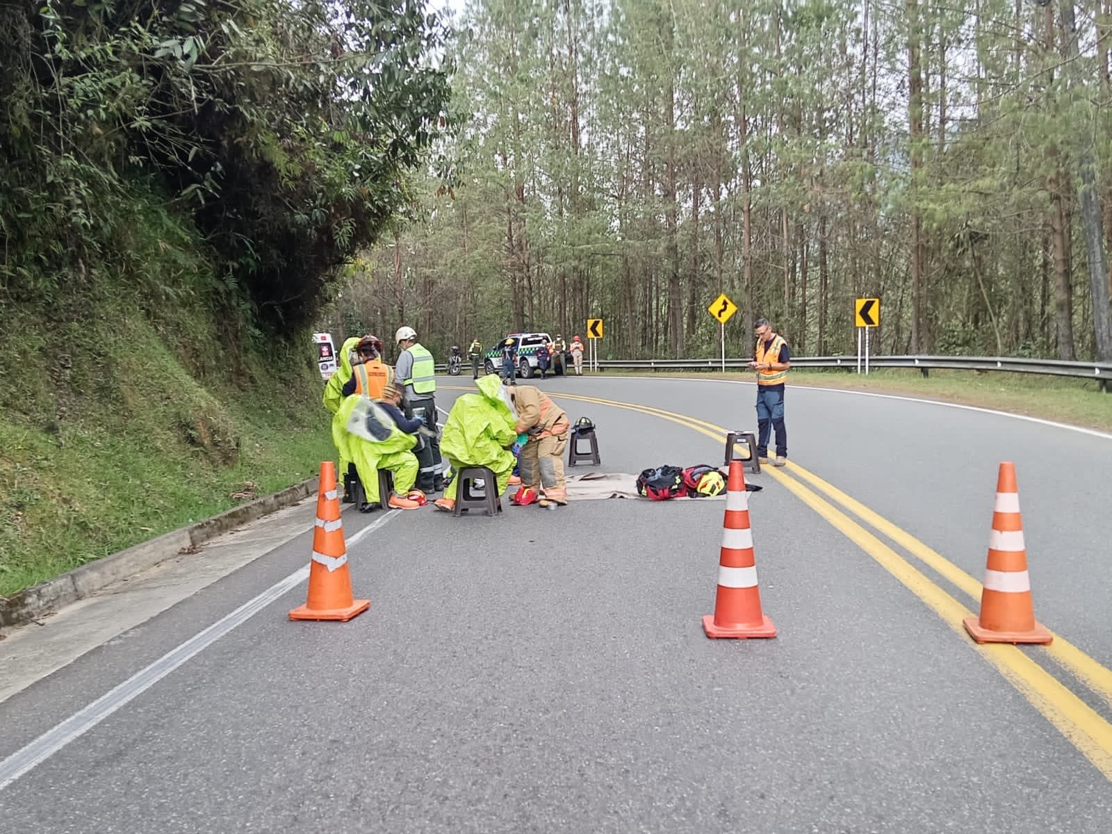 Personal especializado atiende la emergencia- foto bomberos Caldas