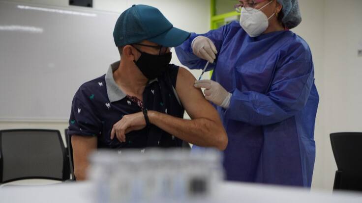 81 municipios de Santander están vacunando todos los mayores de 18 años