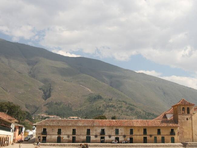 Hombre se amarra a estructura interna de la Alcaldía de Villa de Leyva