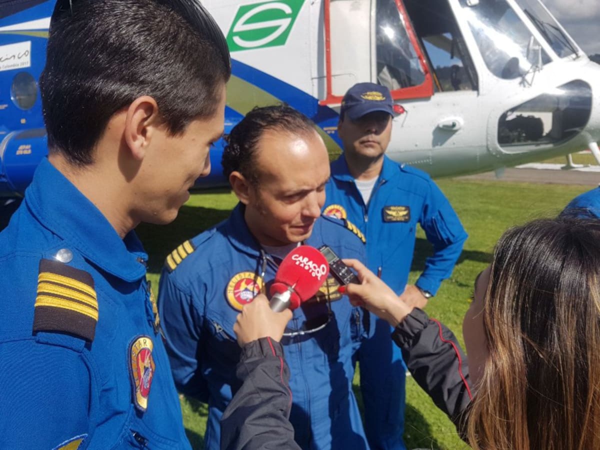 El lienzo que mide 1.25 metros de alto y 1.39 metros de ancho, y que está adornado con las esmeraldas propias de la región, fue puesto en una estructura de madera y vidrio para transportarlo por todas las calles de Chiquinquirá 