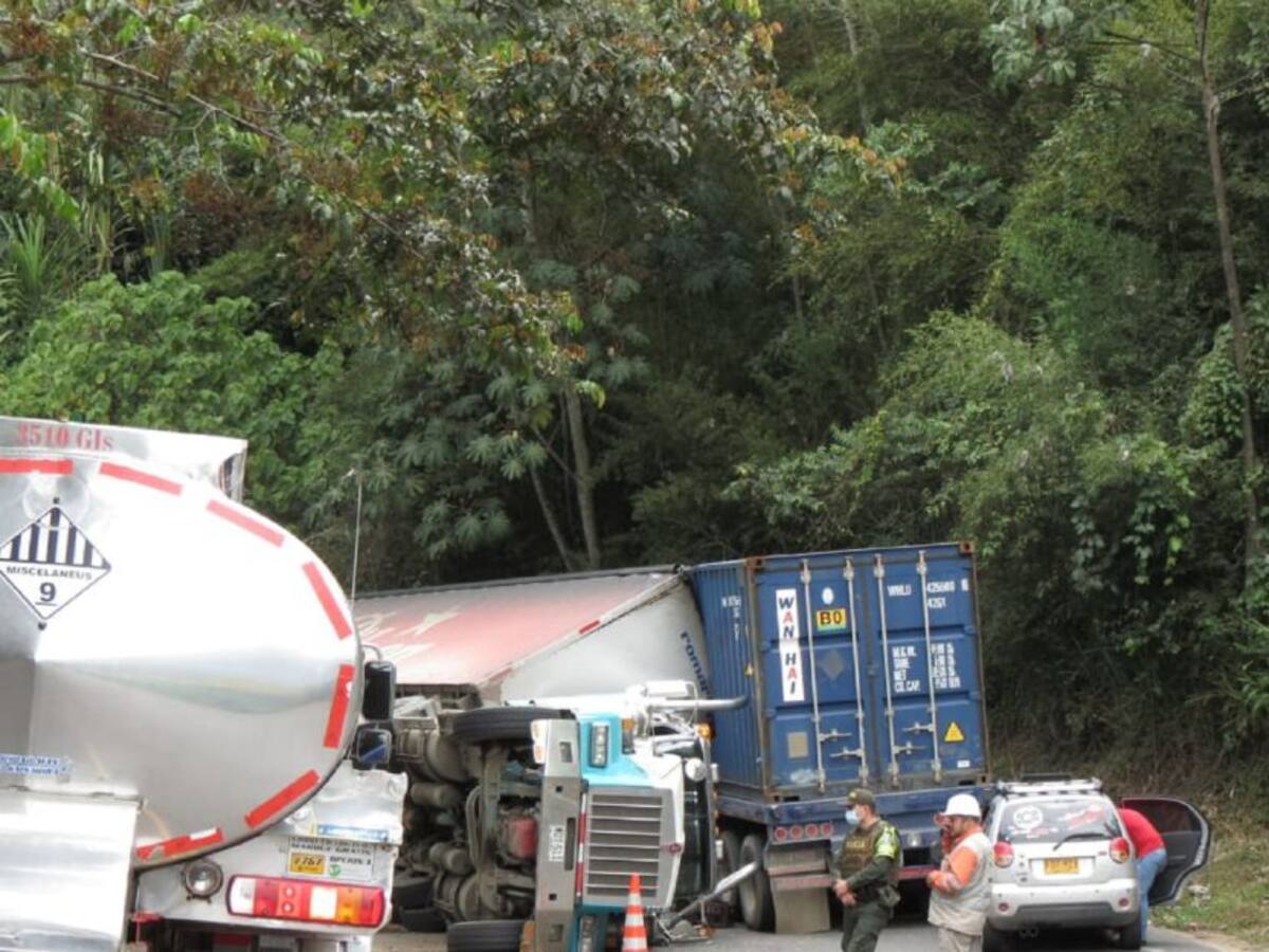 Accidente de tránsito vía Ibagué – Cajamarca originó problemas de movilidad