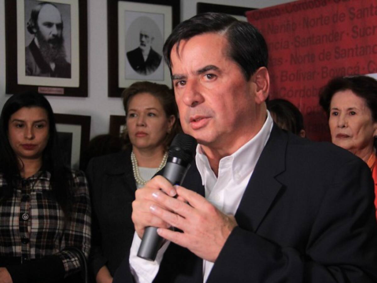 Cristo se lanza a la presidencia y se despacha contra candidatos por firmas
