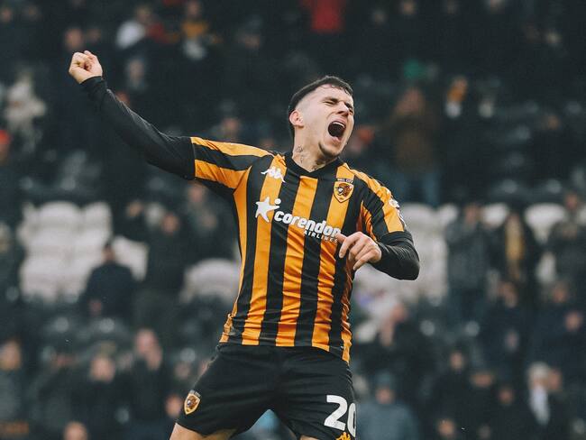 Gustavo Puerta festeja su primer gol con el Hull City / Twitter: @HullCity.