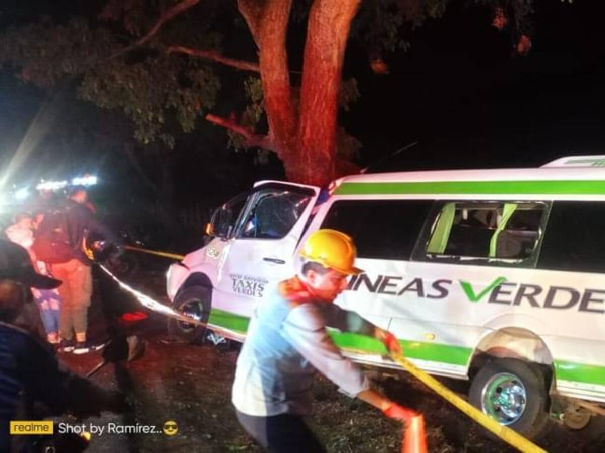 Accidente vial en el Huila deja tres personas muertas y once heridas