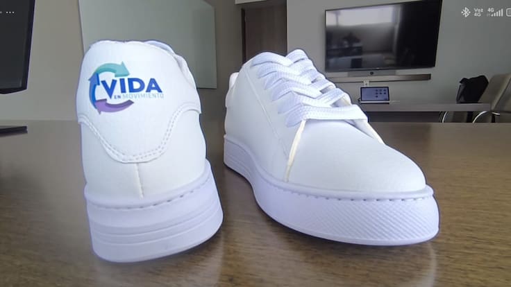 Zapatillas hechas con residuos hospitalarios