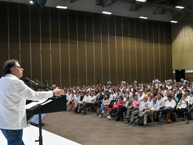 La llamativa propuesta de Petro para acabar con las llamadas extorsivas desde las cárceles