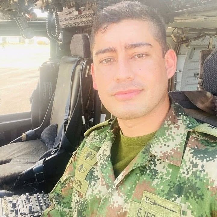 Cinco militares más resultaron heridos durante los hechos.