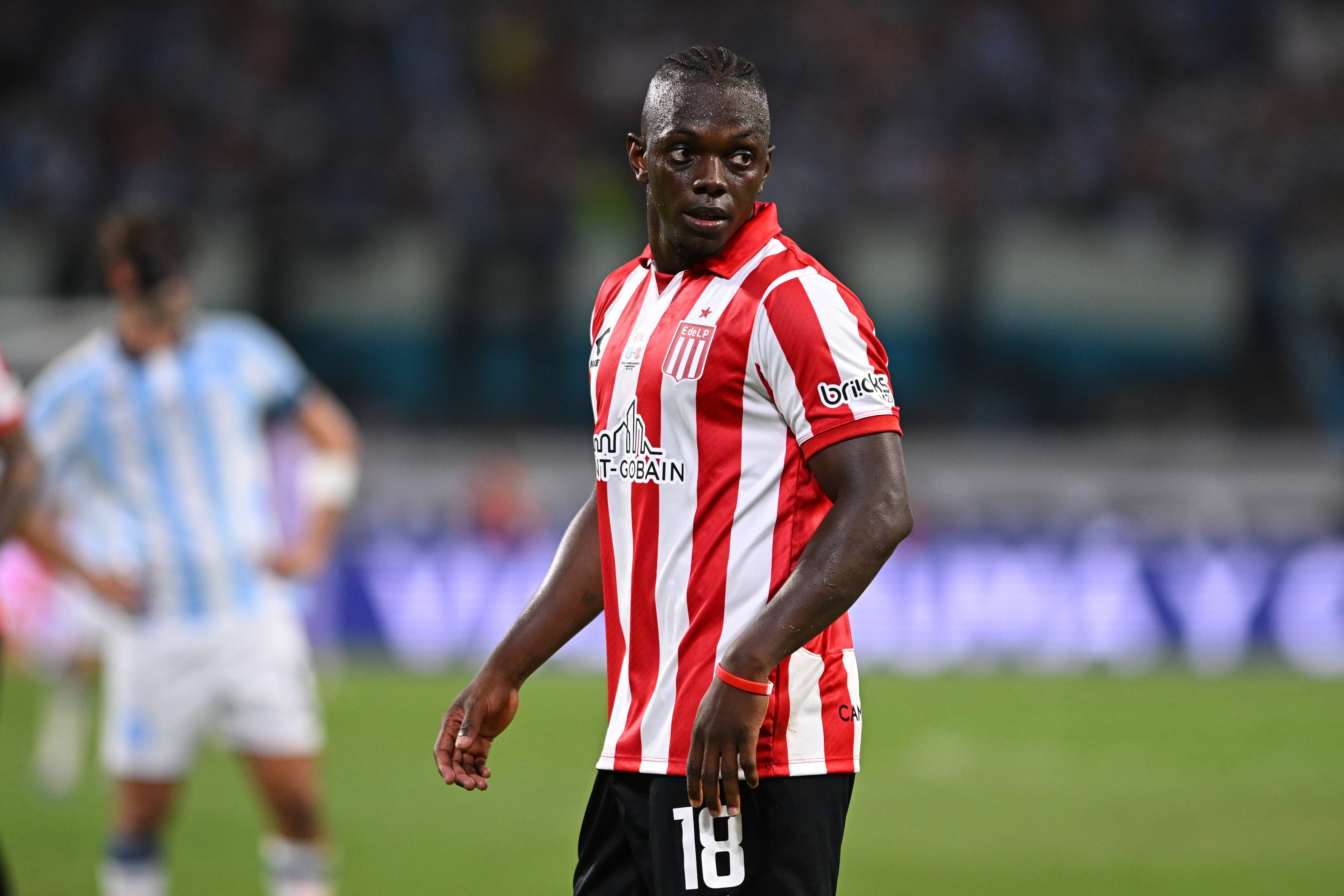 SANTIAGO DEL ESTERO, ARGENTINA - DECEMBER 13: Edwin Cetre of Estudiantes looks on during the Torneo Clausura Betano 2025 Final match between  Racing Club and Estudiantes at Estadio Unico Madre de Ciudades on December 13, 2025 in Santiago del Estero, Argentina. (Photo by Rodrigo Valle/Getty Images)