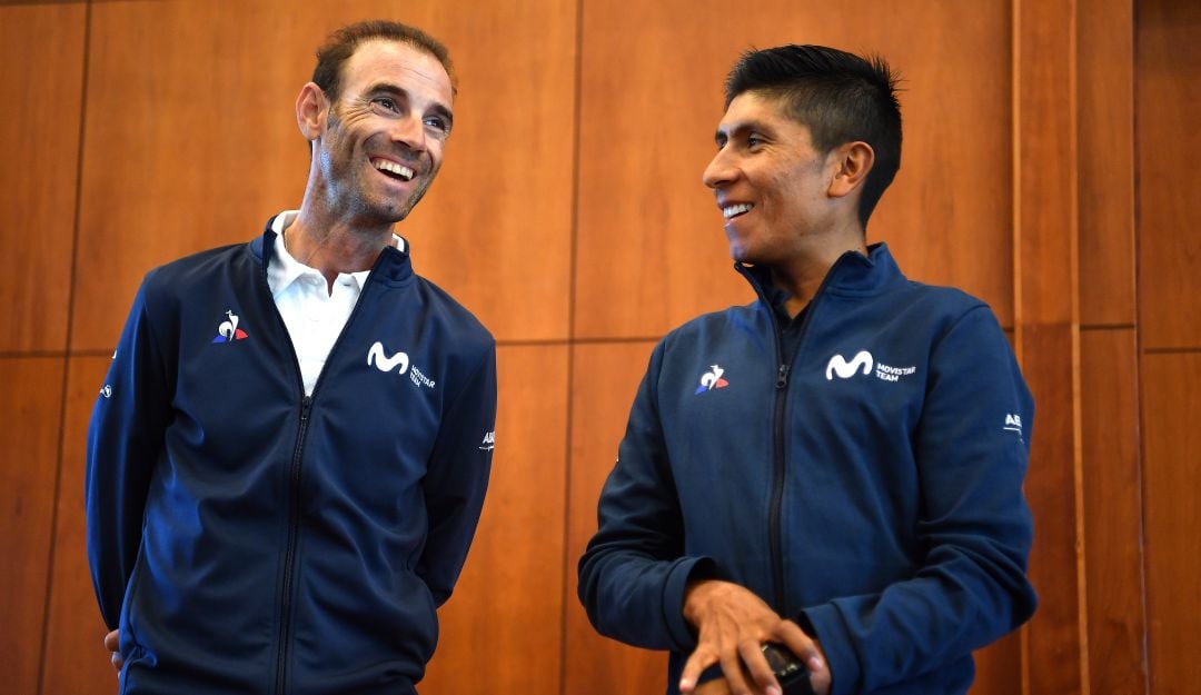 Alejandro Valverde junto a Nairo Quintana en una conferencia de prensa durante el Tour de Francia 2019.