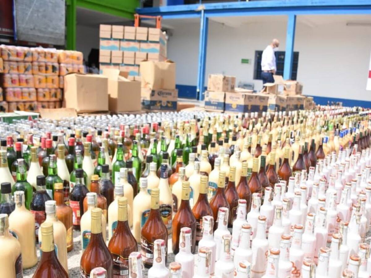 Destruyeron más 24 mil botellas de licor adulterado y de contrabando