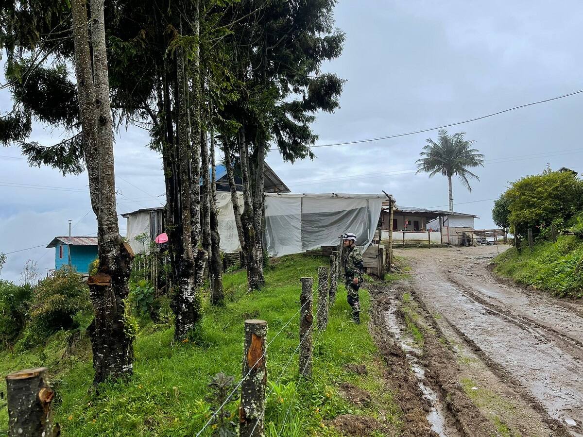 Unas familias fueron evacuadas y otras se quedaron en la zona de influencia del Volcán