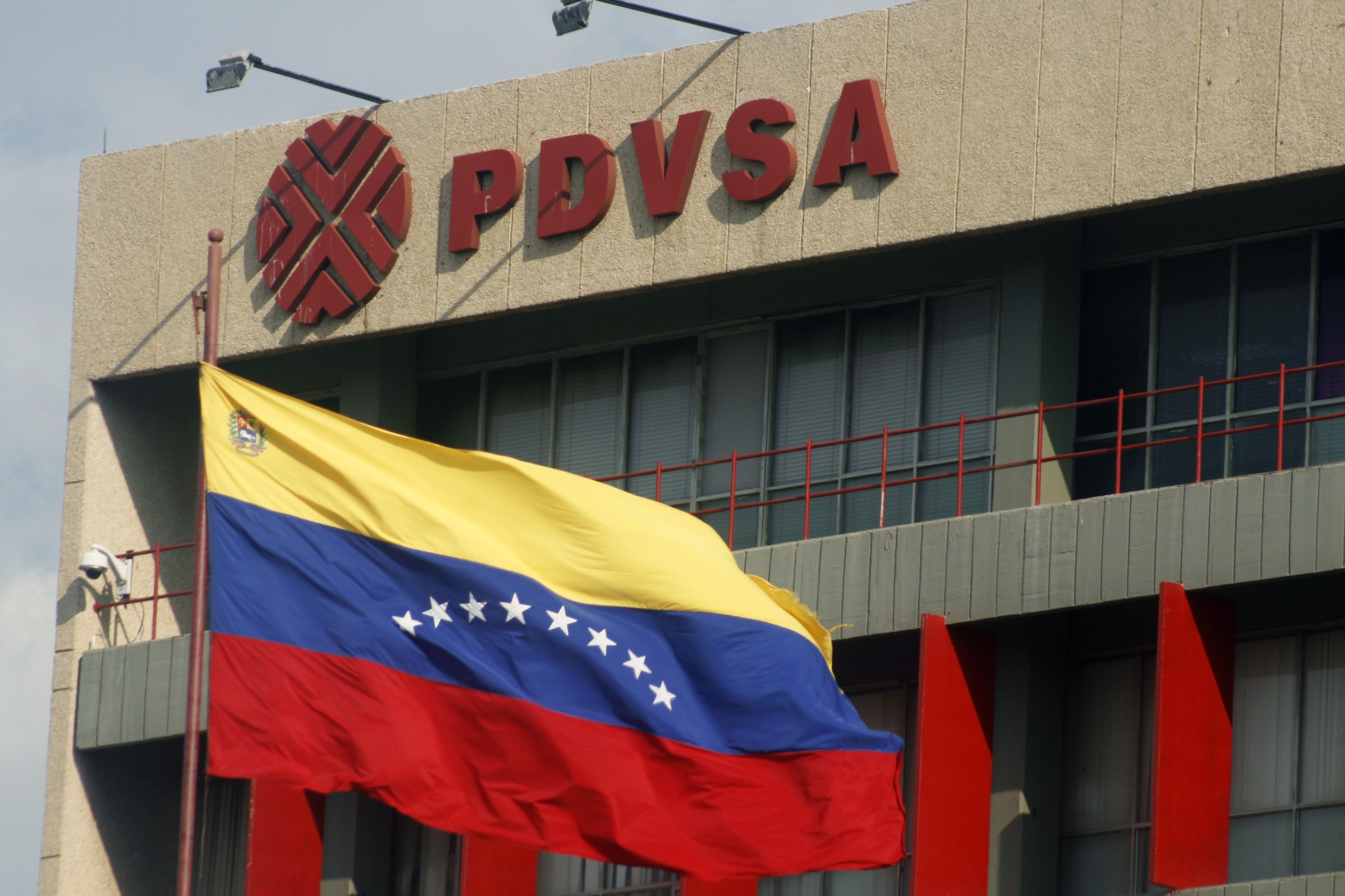 PDVSA reduced its exports by 32% in the first half of June this year, compared to the figures achieved in May. Photo taken on 22 June 2018 in Maracaibo, Venezuela,  (Photo by Humberto Matheus/NurPhoto via Getty Images)