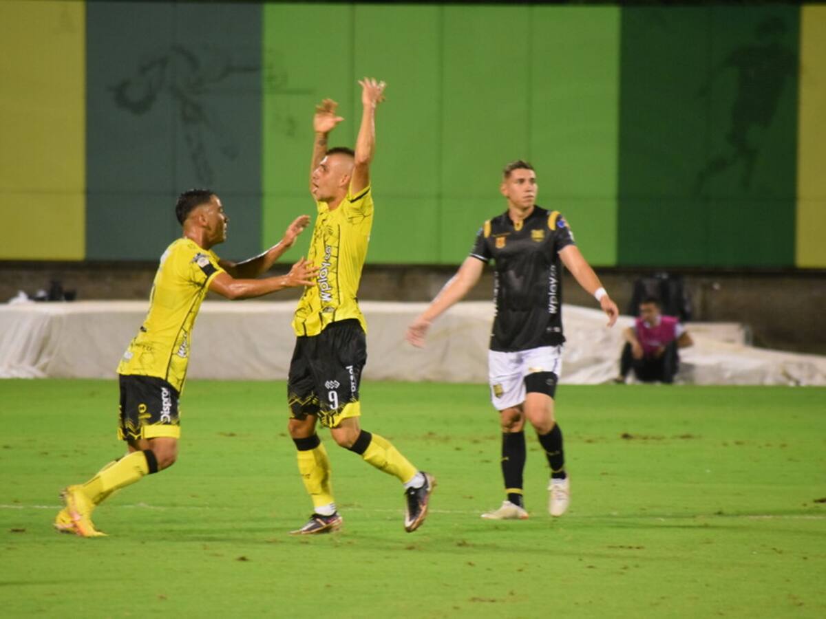 Alianza Petrolera logra una épica remontada sobre Águilas y es líder del Grupo A