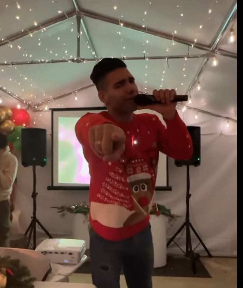 Falcao cantando durante la fiesta navideña con su familia / instagram: Lorelei Tarón.