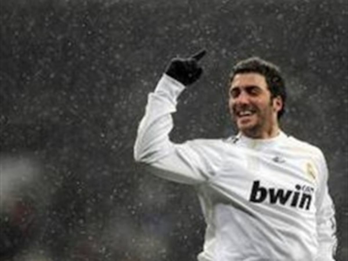 El Real Madrid gana y conserva el liderato de la Liga