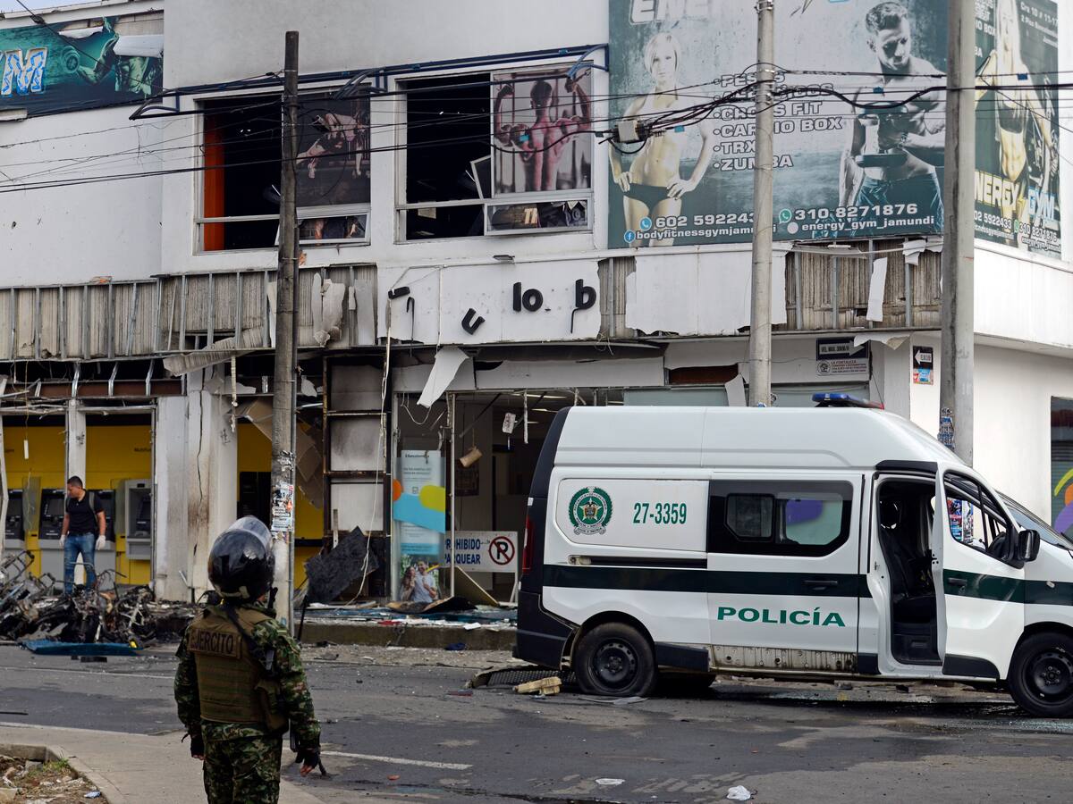 Petro condena atentado con motobomba en Jamundí y ordena ofensiva militar