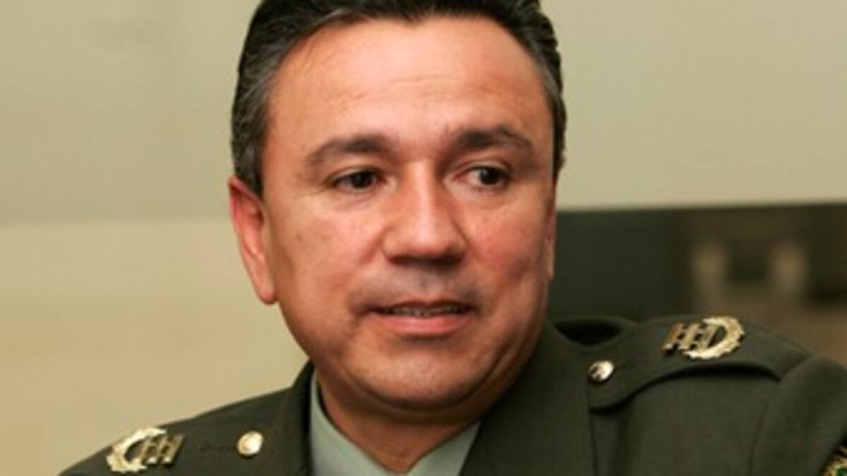 Expresidente Uribe pide al general Santoyo que se presente ante las autoridades de EE.UU