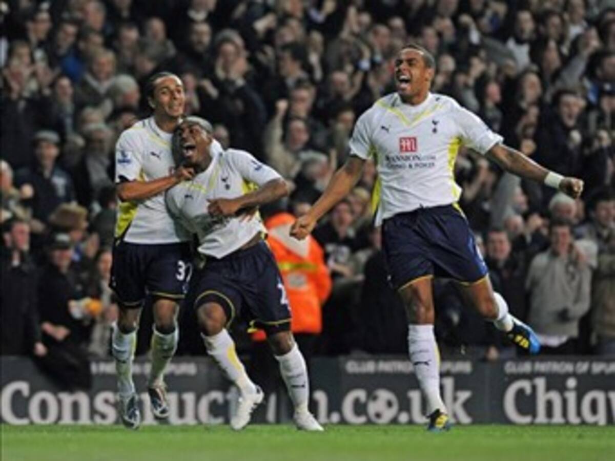 Arsenal resigna sus posibilidades de ganar la Liga de Inglaterra al caer 2-1 con el Tottenham