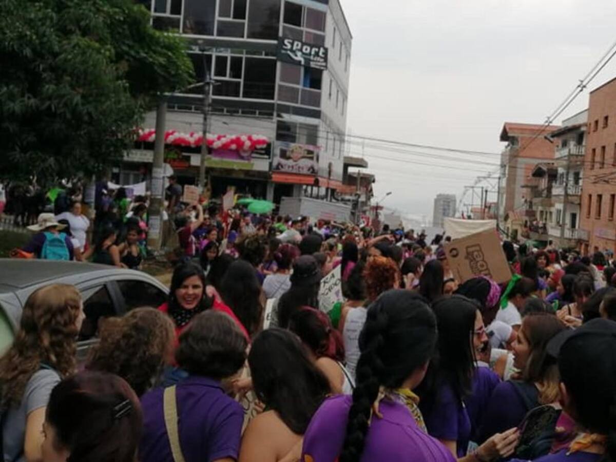 Cortes conmemoran el 25N con datos históricos frente al maltrato femenino