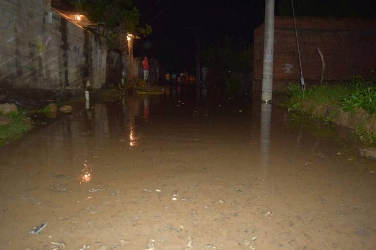Así están los patios y calles de poblaciones cercanas al río Aracataca tras el aumento de los niveles de hasta 25 centímetros. Fotografía Alcaldía Aracataca