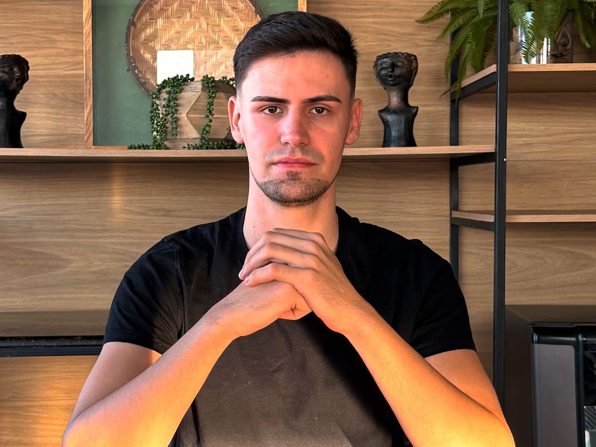 Héctor Muerza y la generación que aprende de mercados desde el celular