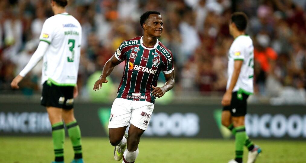 Jhon Arias celebra su gol marcado ante América MG por el Brasileirao (Photo by Wagner Meier/Getty Images)