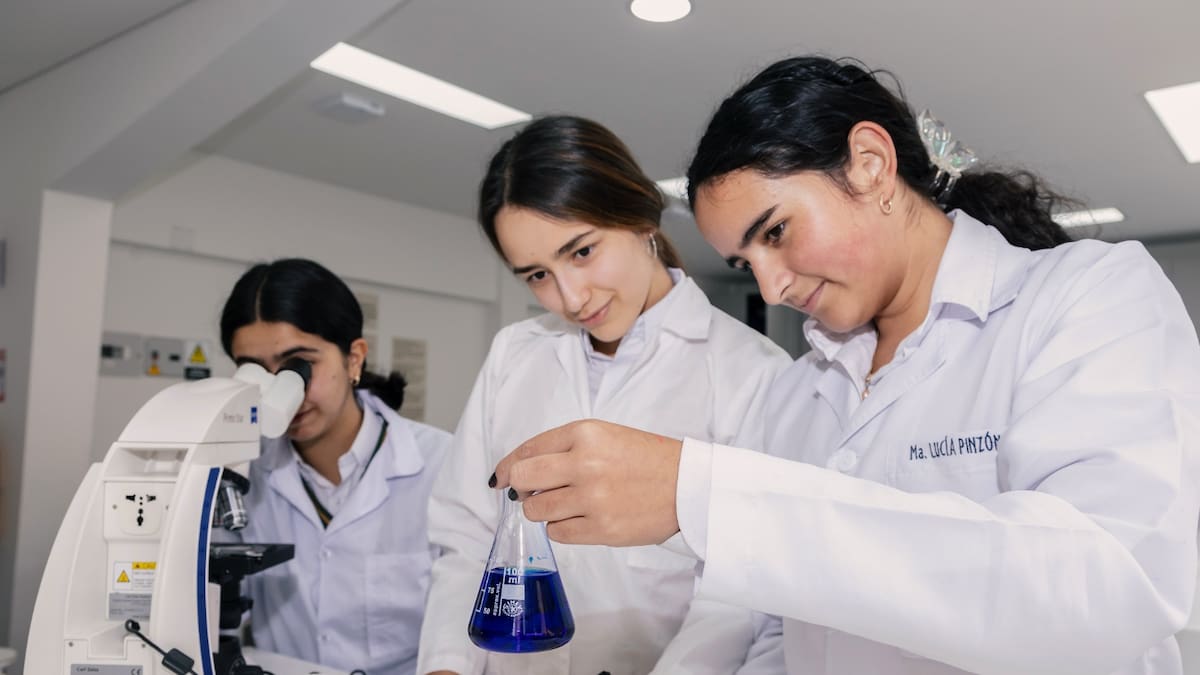 Solo el 30 % de líderes en investigación son mujeres