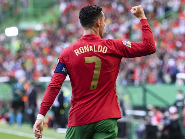 Cristiano Ronaldo festeja uno de sus dos goles con Portugal.