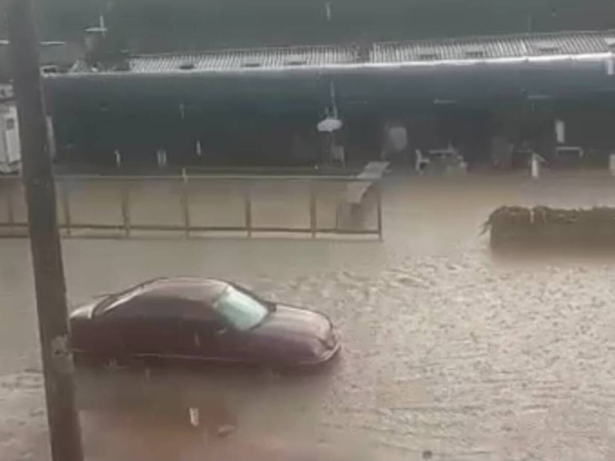Decenas de negocios inundados en La Calera por fuertes lluvias